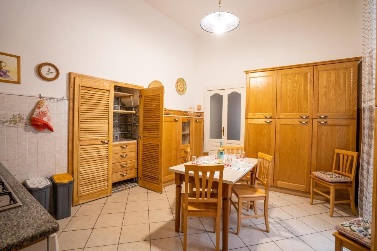 トロペーアLa Casina Nel Centroアパートメント エクステリア 写真